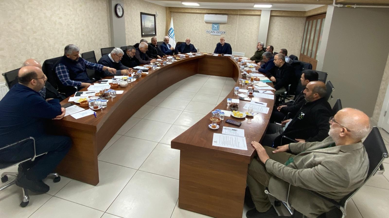 İnsan ve Değer Hareketi Yönetim Kurulu aylık toplantısını İstanbul Genel Merkezde gerçekleştirdi.